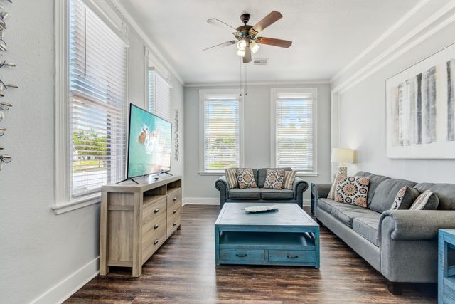 811 24th Street, Galveston, TX 77550
