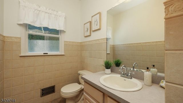 195 Fairfield Ln, Hillsborough Twp., NJ 08844
