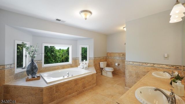 195 Fairfield Ln, Hillsborough Twp., NJ 08844