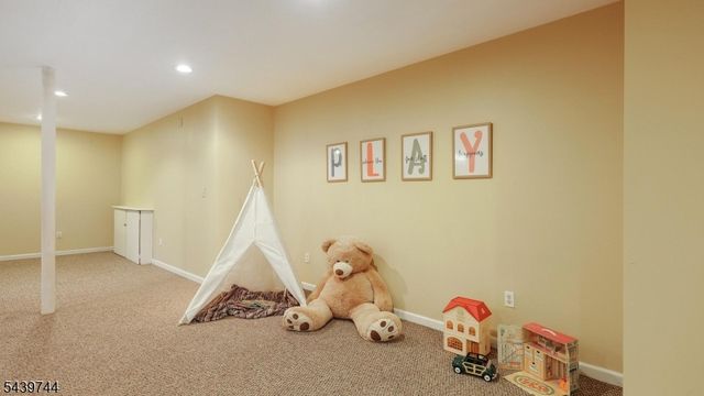 195 Fairfield Ln, Hillsborough Twp., NJ 08844