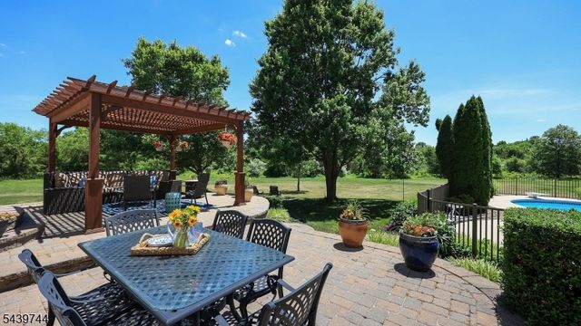 195 Fairfield Ln, Hillsborough Twp., NJ 08844