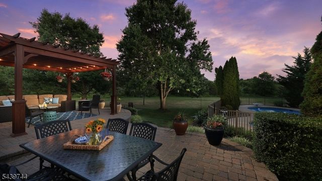 195 Fairfield Ln, Hillsborough Twp., NJ 08844