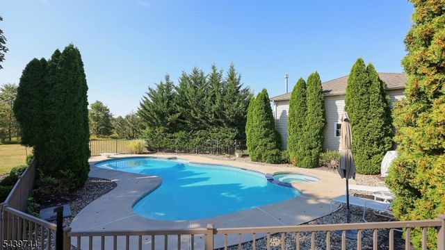 195 Fairfield Ln, Hillsborough Twp., NJ 08844