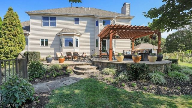 195 Fairfield Ln, Hillsborough Twp., NJ 08844