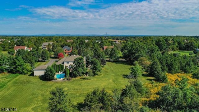 195 Fairfield Ln, Hillsborough Twp., NJ 08844