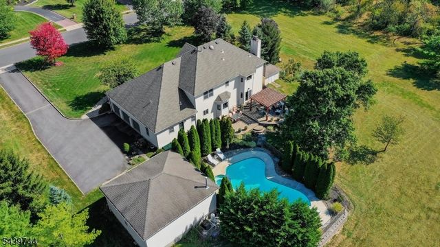 195 Fairfield Ln, Hillsborough Twp., NJ 08844