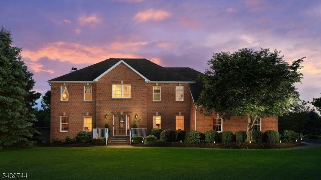 195 Fairfield Ln, Hillsborough Twp., NJ 08844