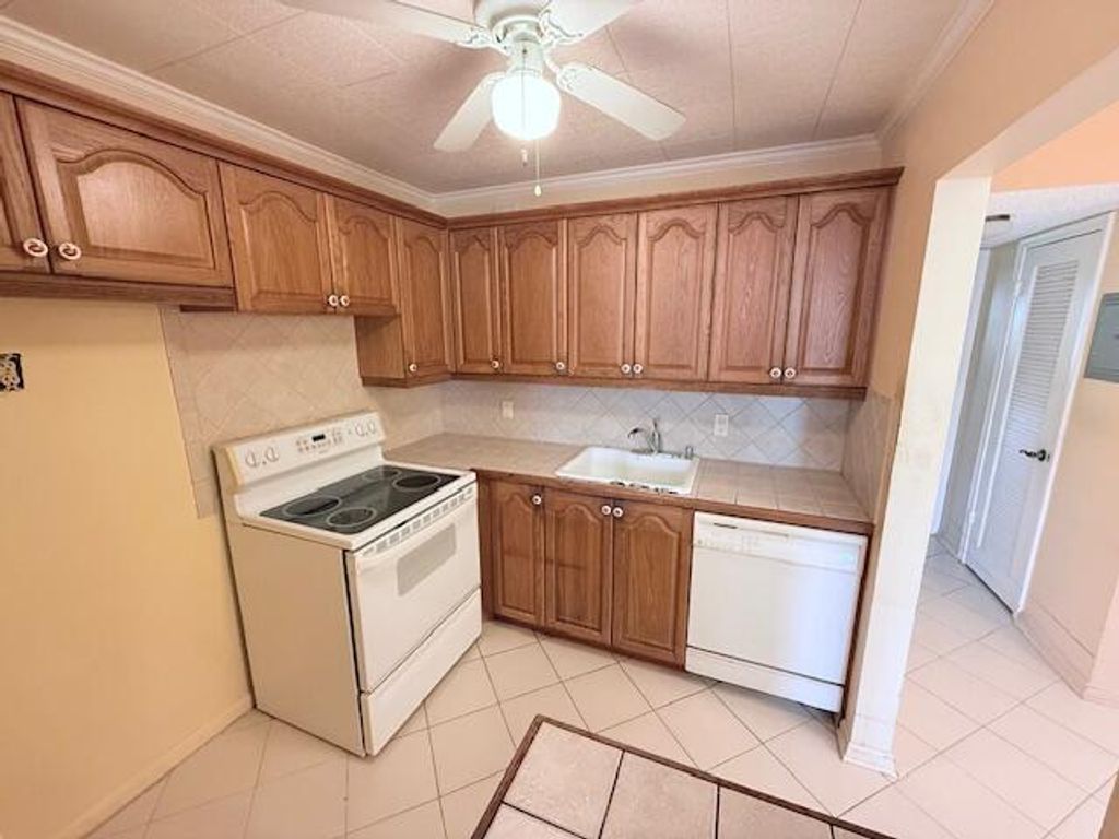 402 Markham S, Deerfield Beach, FL 33442