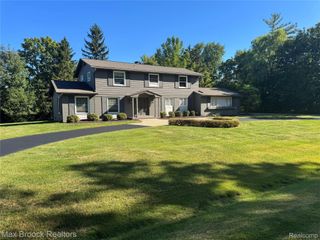 3200 Hartslock Woods Drive, West Bloomfield Charter Township, MI 48322