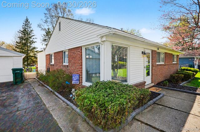4884 Sundale Drive, Independence Charter Township, MI 48346