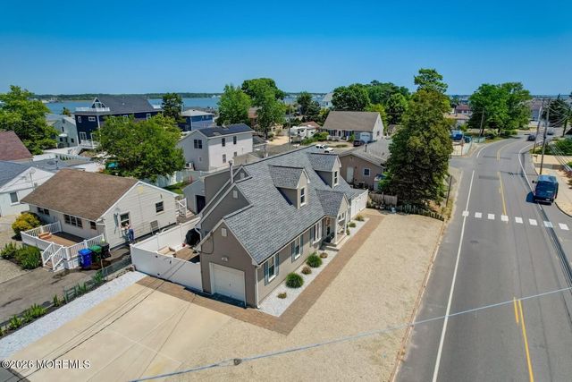 1 Pine Crest Drive, Toms River, NJ 08753