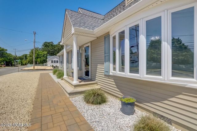 1 Pine Crest Drive, Toms River, NJ 08753