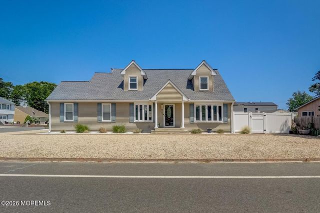 1 Pine Crest Drive, Toms River, NJ 08753