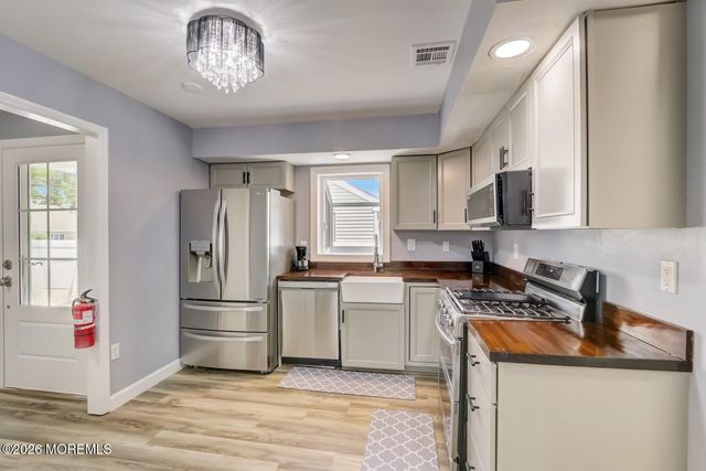 1 Pine Crest Drive, Toms River, NJ 08753