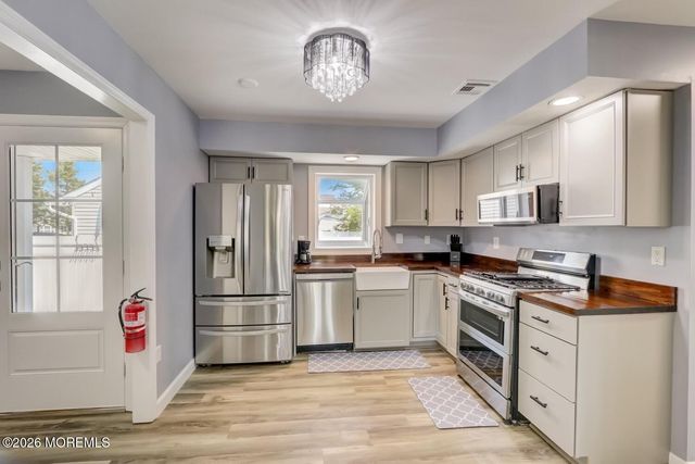 1 Pine Crest Drive, Toms River, NJ 08753