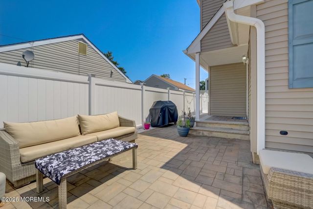 1 Pine Crest Drive, Toms River, NJ 08753