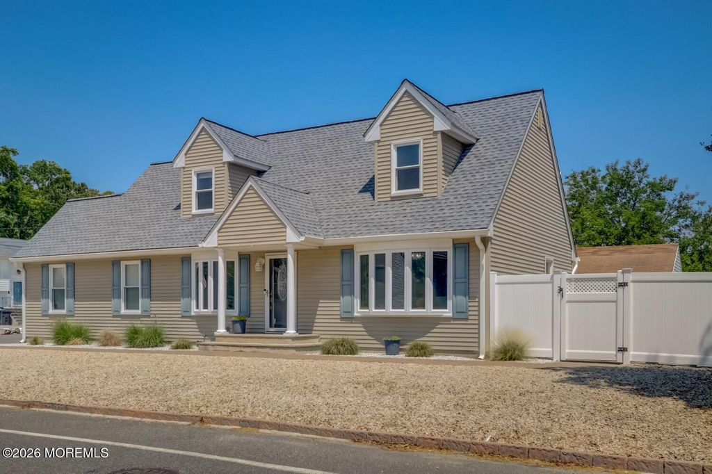 1 Pine Crest Drive, Toms River, NJ 08753