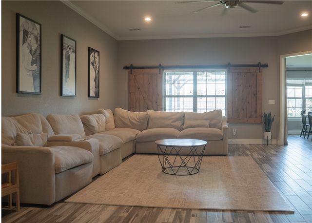 1001 Red Oak Street, Elkins, AR 72727