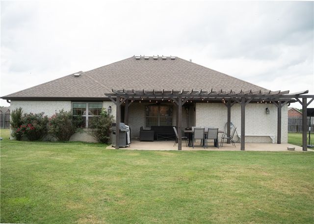 1001 Red Oak Street, Elkins, AR 72727