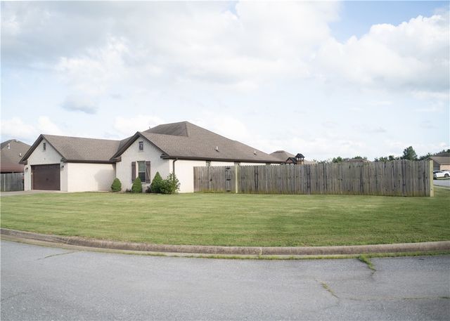 1001 Red Oak Street, Elkins, AR 72727