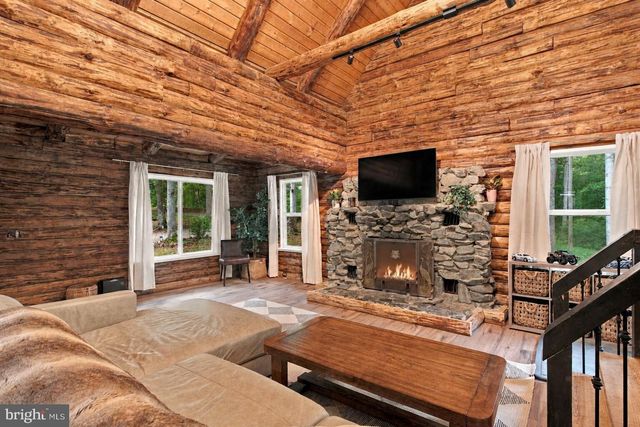 24 WINSLOW RD, Fredericksburg, VA 22406