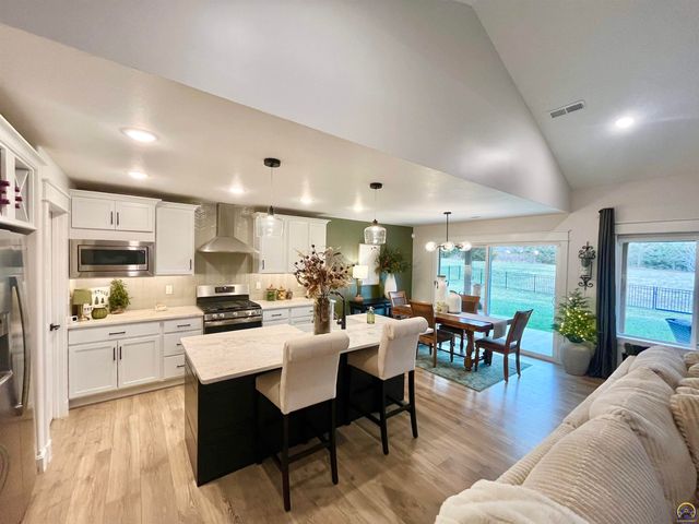 2314 NW 49th TER, Topeka, KS 66618