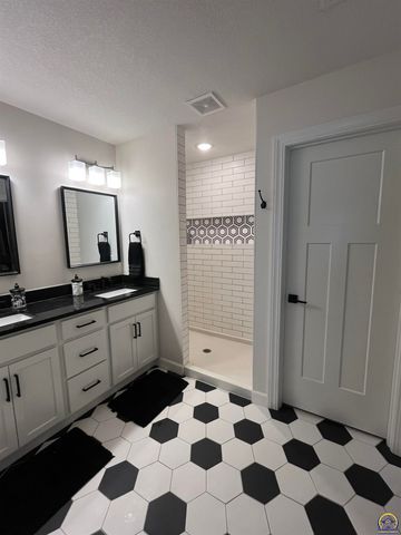 2314 NW 49th TER, Topeka, KS 66618