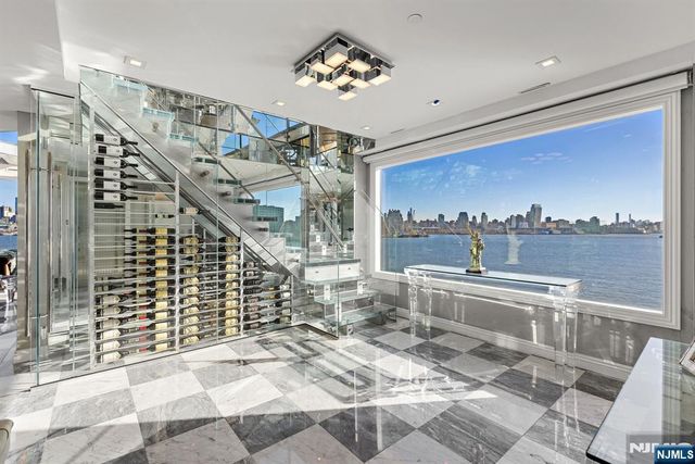 600 Harbor Boulevard 1079-81, Weehawken, NJ 07086