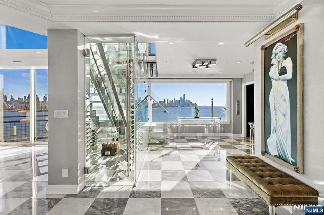 600 Harbor Boulevard 1079-81, Weehawken, NJ 07086