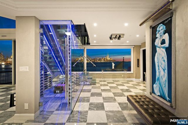 600 Harbor Boulevard 1079-81, Weehawken, NJ 07086