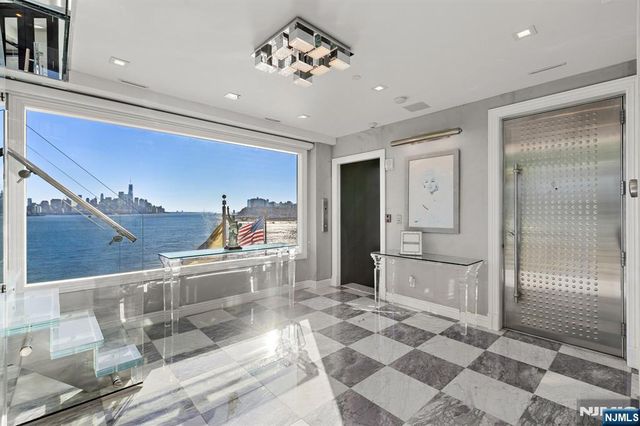 600 Harbor Boulevard 1079-81, Weehawken, NJ 07086