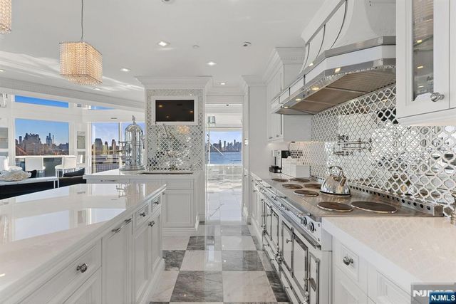 600 Harbor Boulevard 1079-81, Weehawken, NJ 07086