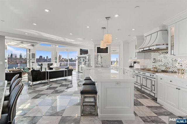 600 Harbor Boulevard 1079-81, Weehawken, NJ 07086
