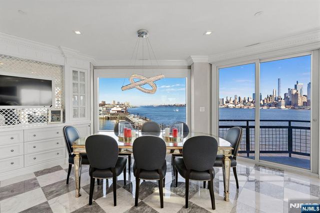 600 Harbor Boulevard 1079-81, Weehawken, NJ 07086