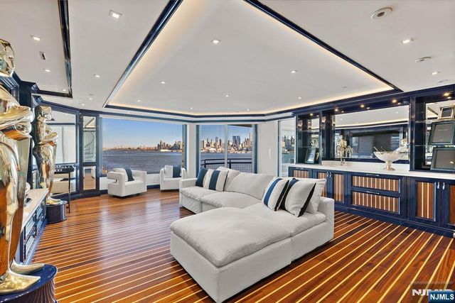 600 Harbor Boulevard 1079-81, Weehawken, NJ 07086