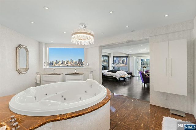 600 Harbor Boulevard 1079-81, Weehawken, NJ 07086