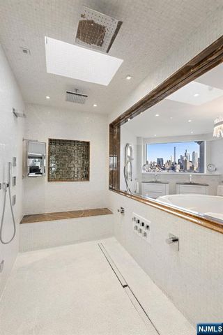 600 Harbor Boulevard 1079-81, Weehawken, NJ 07086