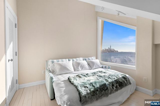 600 Harbor Boulevard 1079-81, Weehawken, NJ 07086