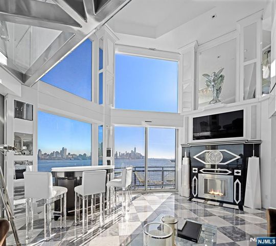 600 Harbor Boulevard 1079-81, Weehawken, NJ 07086
