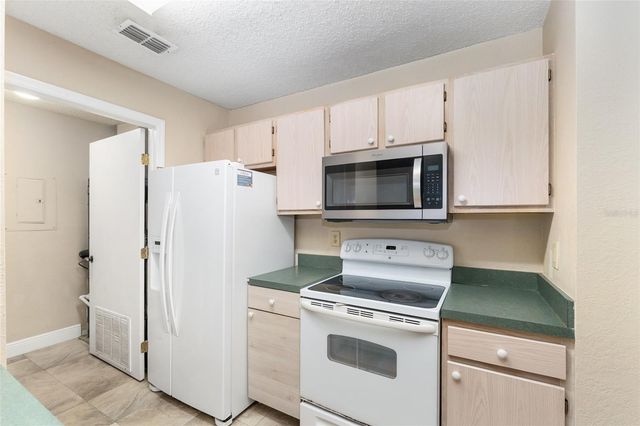 3705 SW 27TH STREET 214, Gainesville, FL 32608