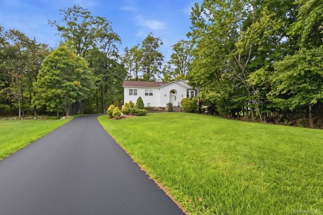 15 Aron Court, Spring Valley, NY 10977