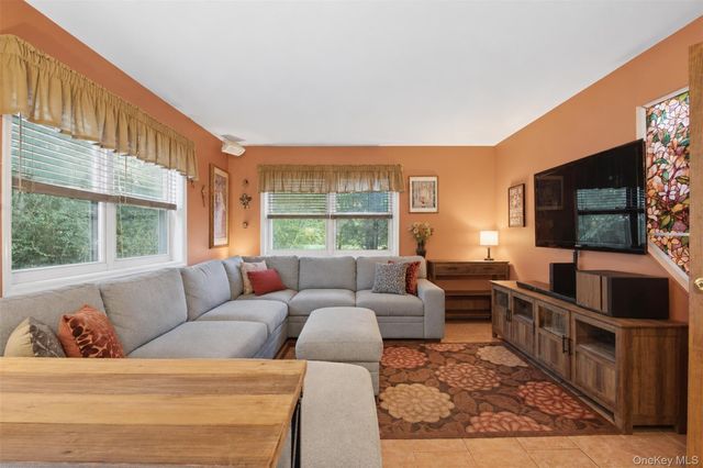 15 Aron Court, Spring Valley, NY 10977