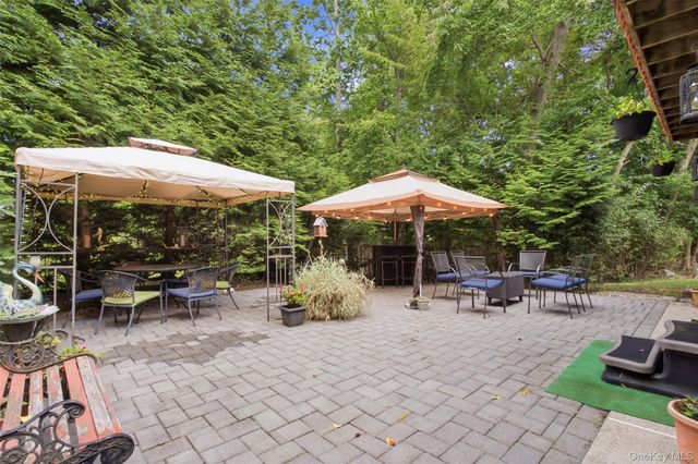 15 Aron Court, Spring Valley, NY 10977