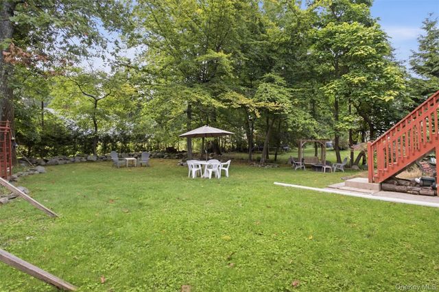 15 Aron Court, Spring Valley, NY 10977