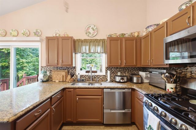15 Aron Court, Spring Valley, NY 10977