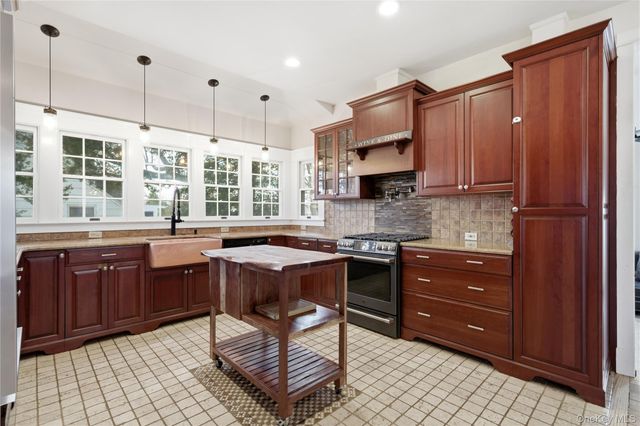 125 S Bayview Avenue, Amityville, NY 11701