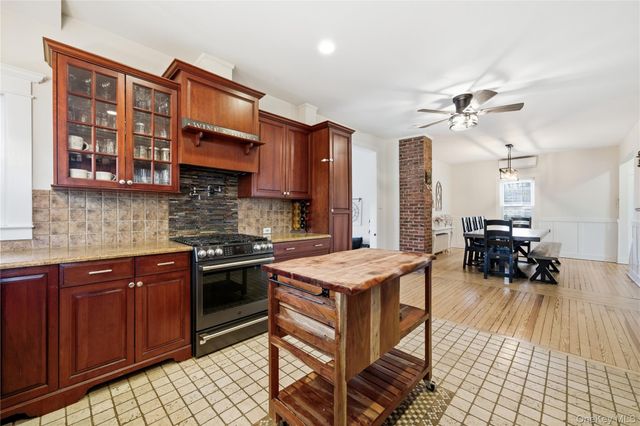 125 S Bayview Avenue, Amityville, NY 11701