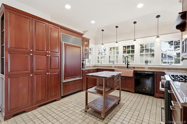 125 S Bayview Avenue, Amityville, NY 11701