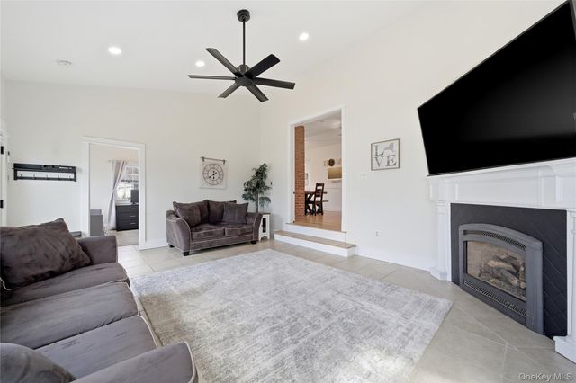 125 S Bayview Avenue, Amityville, NY 11701