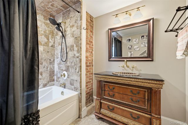 125 S Bayview Avenue, Amityville, NY 11701